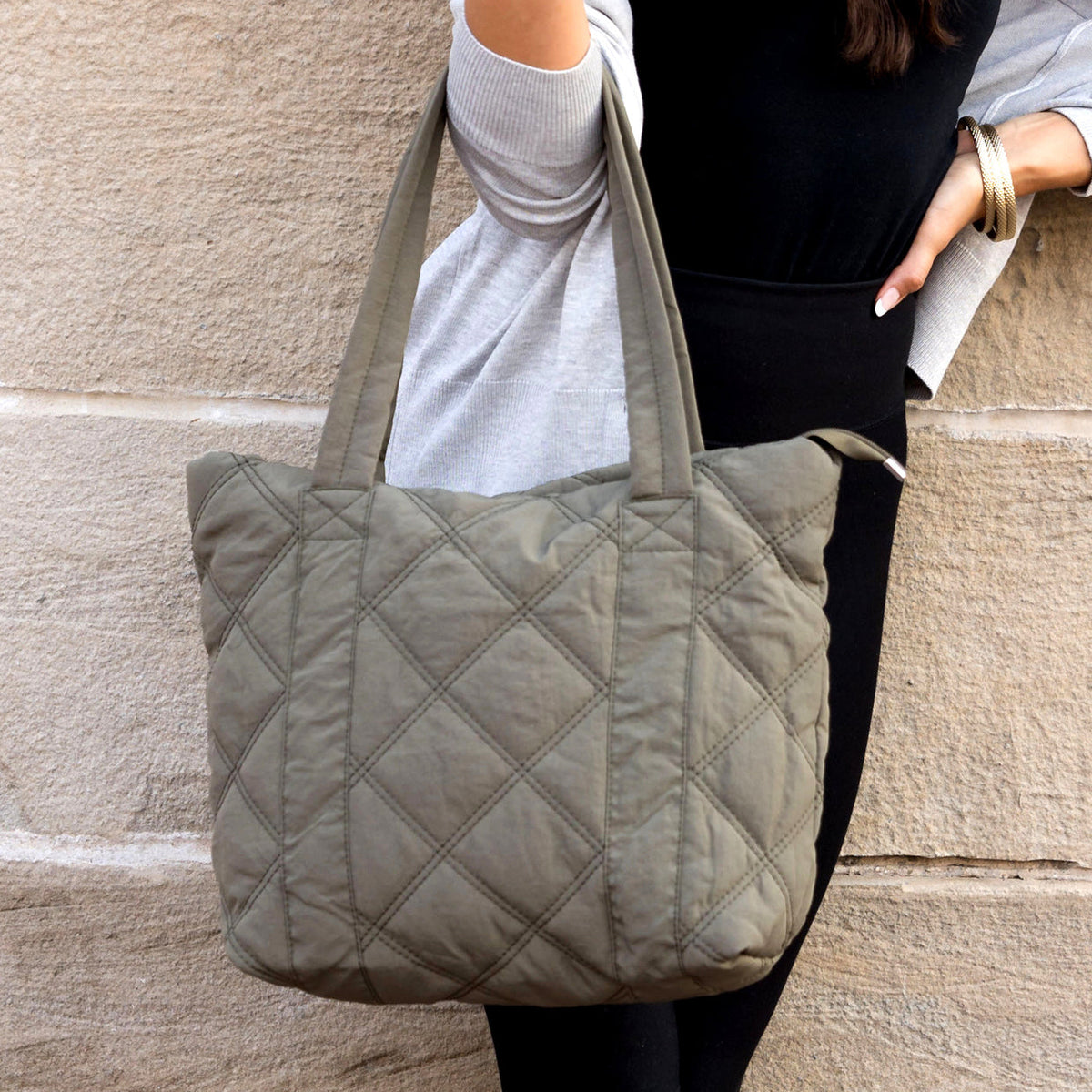 Women's Quilted Tote Bag – Lightweight Everyday Shoulder Bag